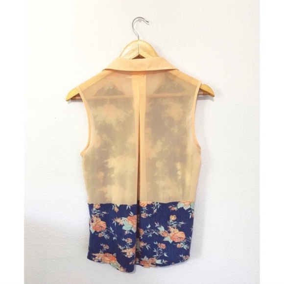 Kimchi Blue Button Up Floral Sleeveless Blouse Small - Picture 3 of 3